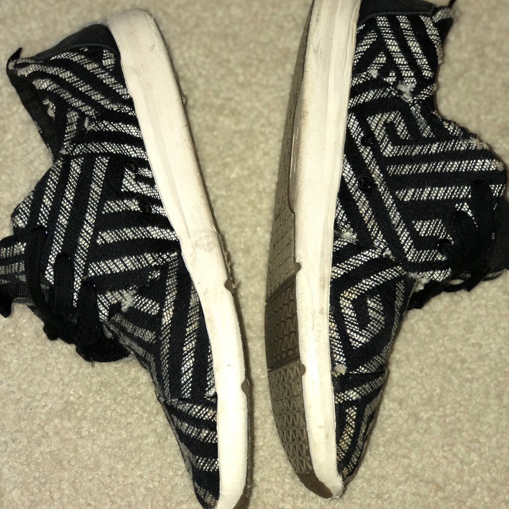 Toms 9.5 Sneakers